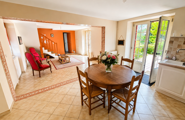 Maison de charme en pierre avec jardin et dépendance   Centr — photo 3