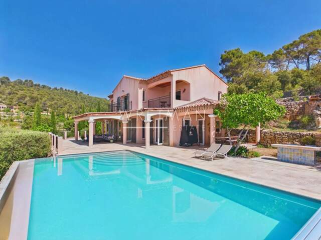 Belle propriété avec vue imprenable – Cotignac — photo du bien