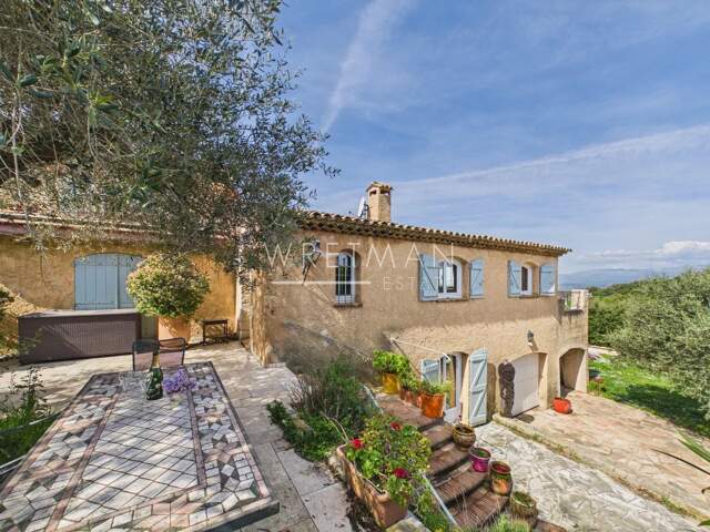 Magnifique propriété provencale avec piscine et vue panoramique — photo du bien