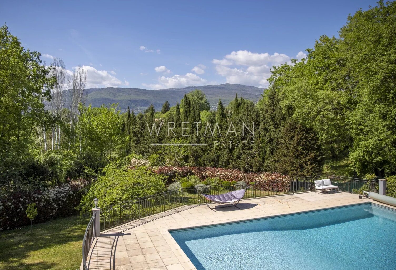 Belle villa avec grand plat jardin et piscine - Châteauneuf — photo 1