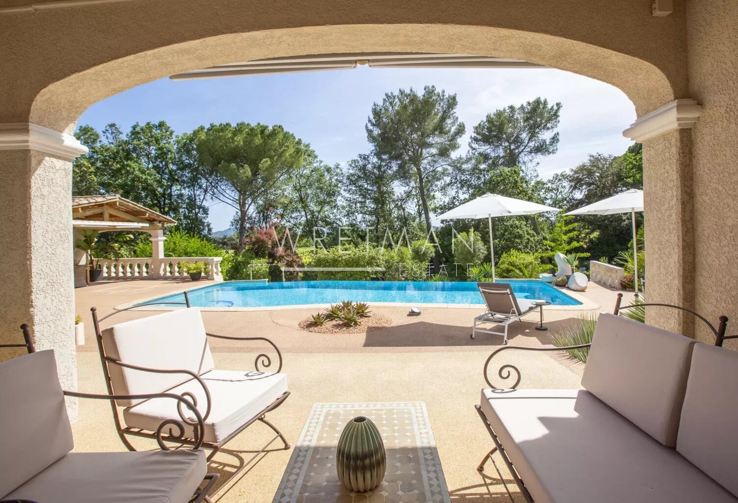 Exclusivité – Villa haute de gamme avec vue et piscine à déborde — photo 1