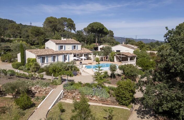 Exclusivité – Villa haute de gamme avec vue et piscine à déborde — photo 2