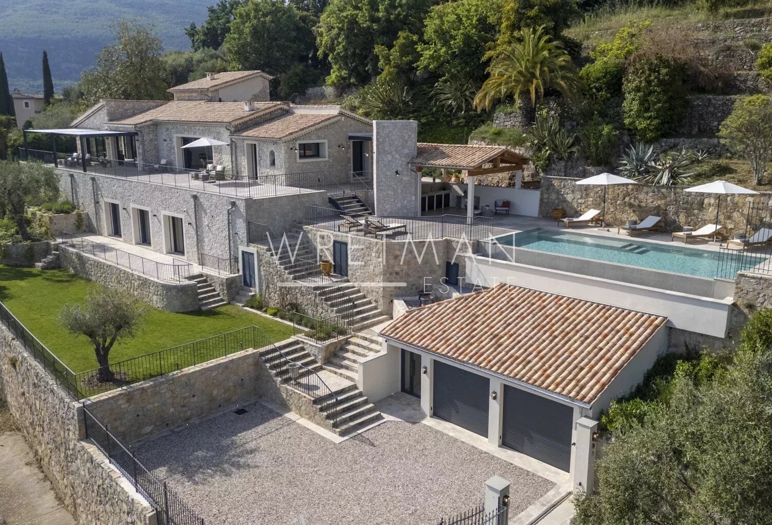 Maison en pierre élégante avec vue sur la mer et les montagnes - — photo 1