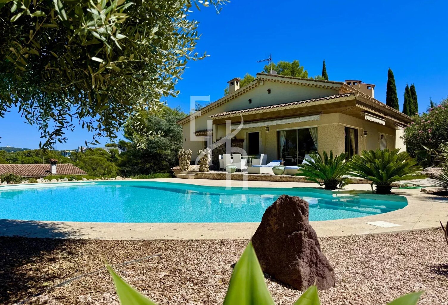 Mougins vente villa individuelle avec piscine — photo 1