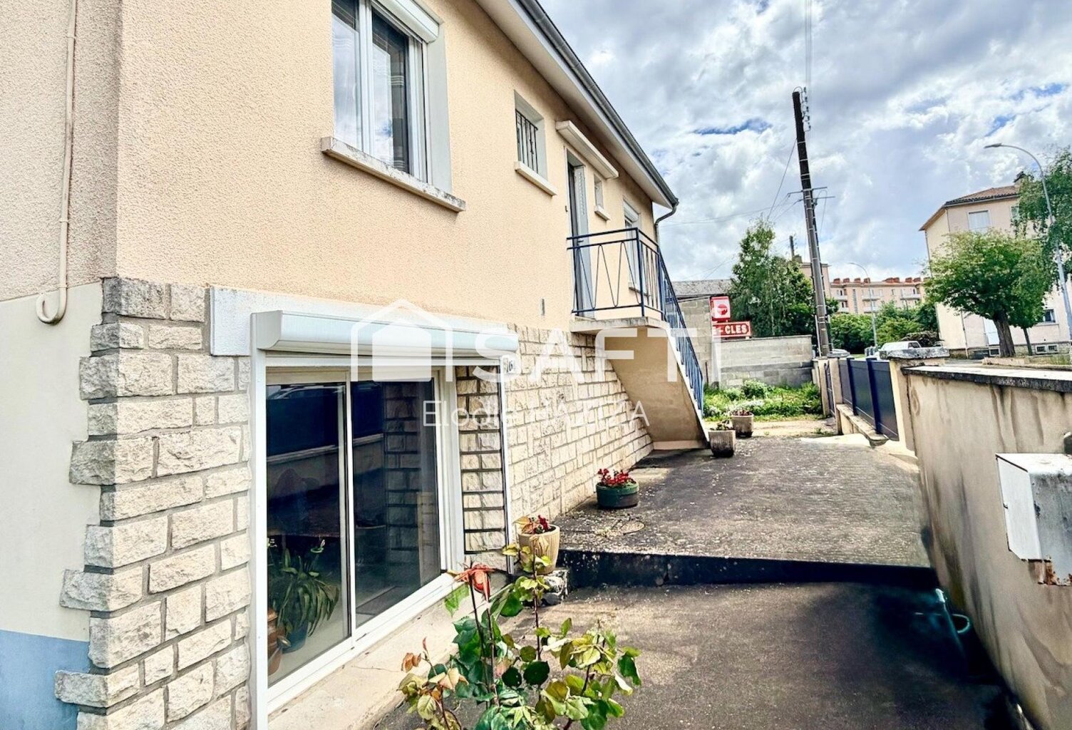 Maison familiale avec jardin à Poitiers, parking — photo 1