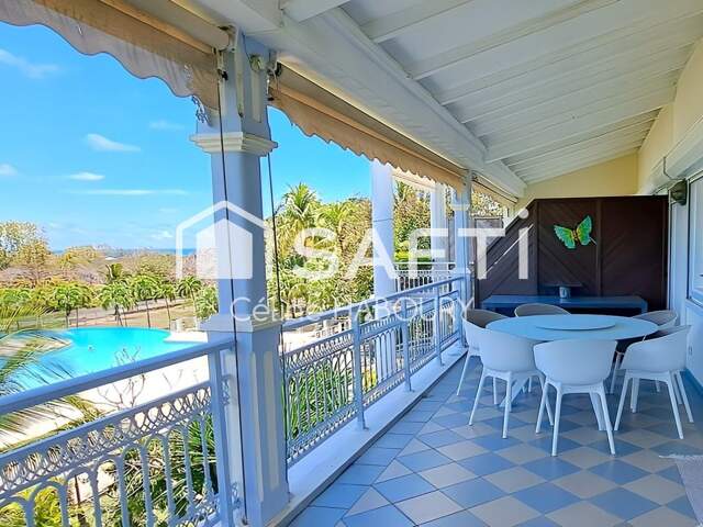 SUPERBE APPARTEMENT AVEC VUE SUR LA PISCINE — photo du bien