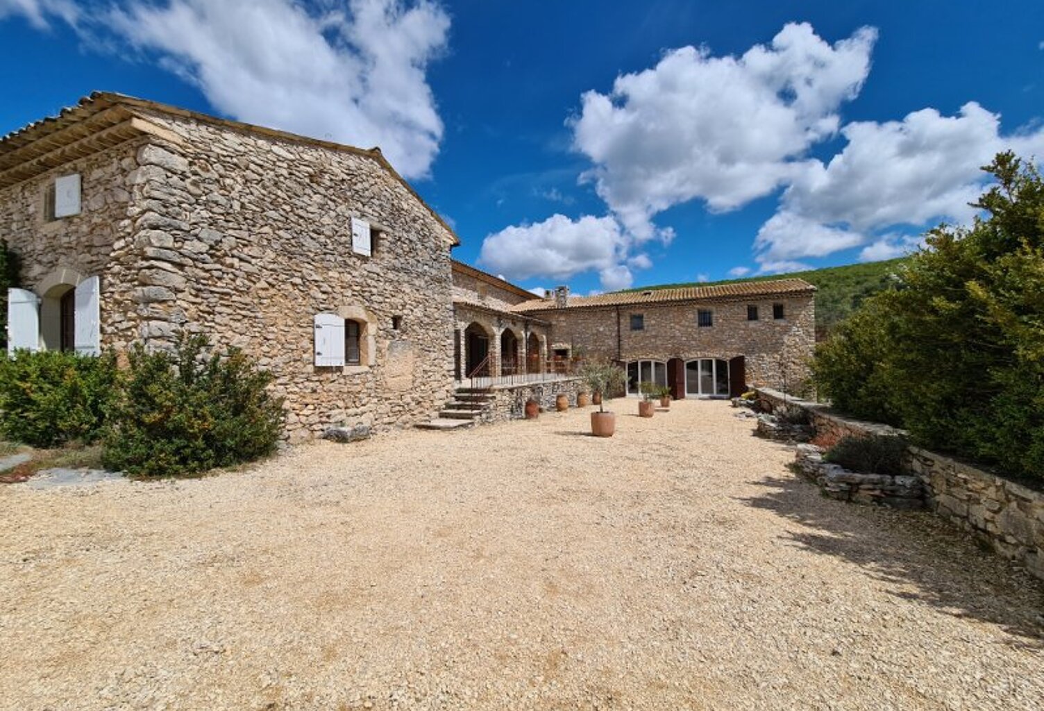 Magnifique propriété de 20 hectares dans la campagne provençale — photo 1