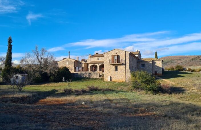 Magnifique propriété de 20 hectares dans la campagne provençale — photo 4