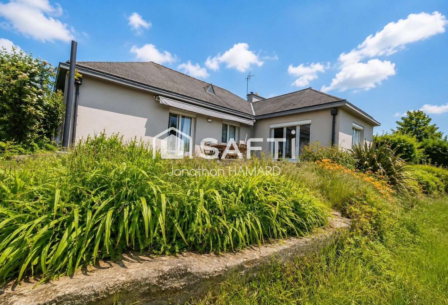 ORVAULT BOURG  Maison familiale avec terrain exceptionnel de 1500 m² sans vis-à-vis : un potentiel rare à révéler ! — photo 1