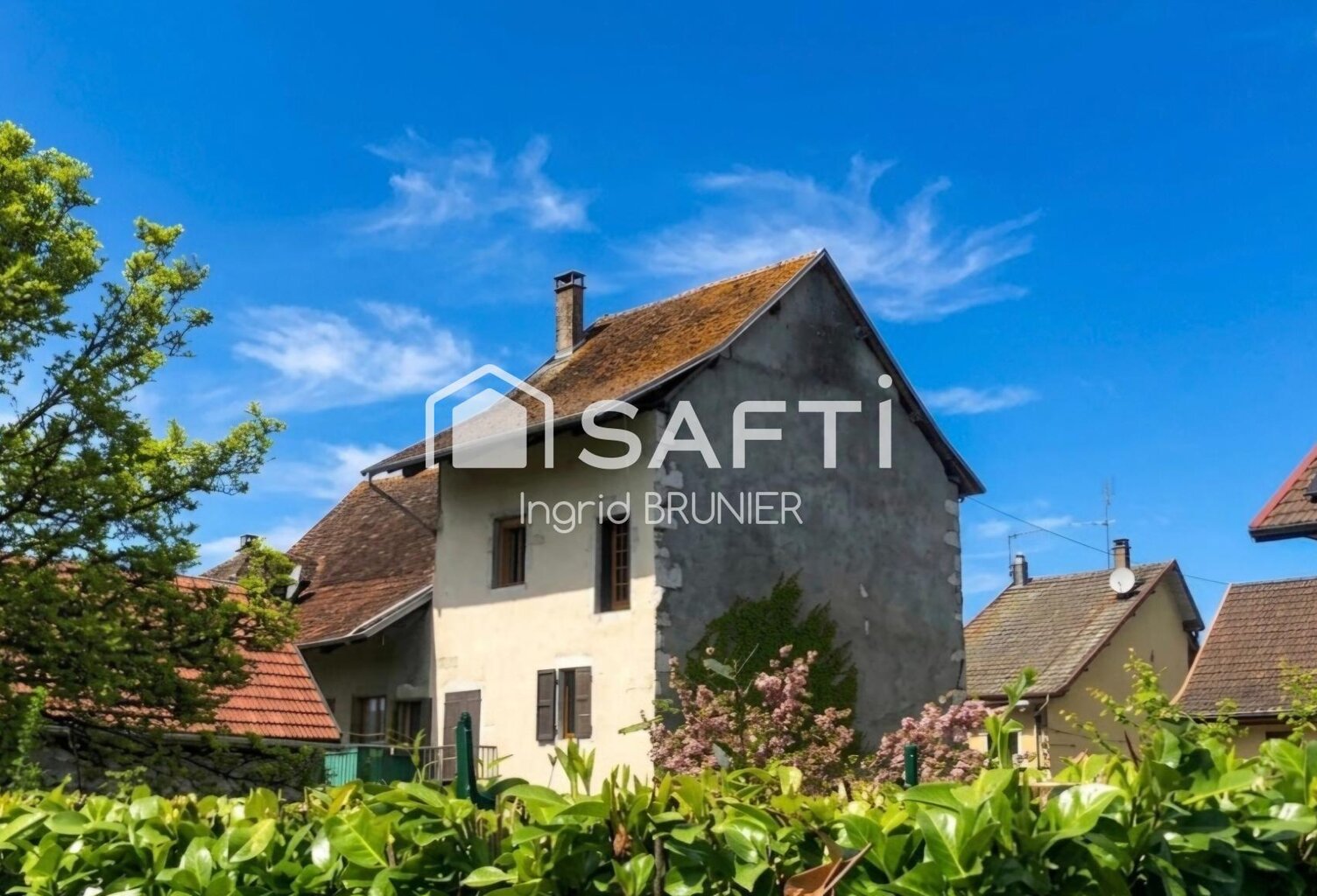 Maison avec une cour — photo 1