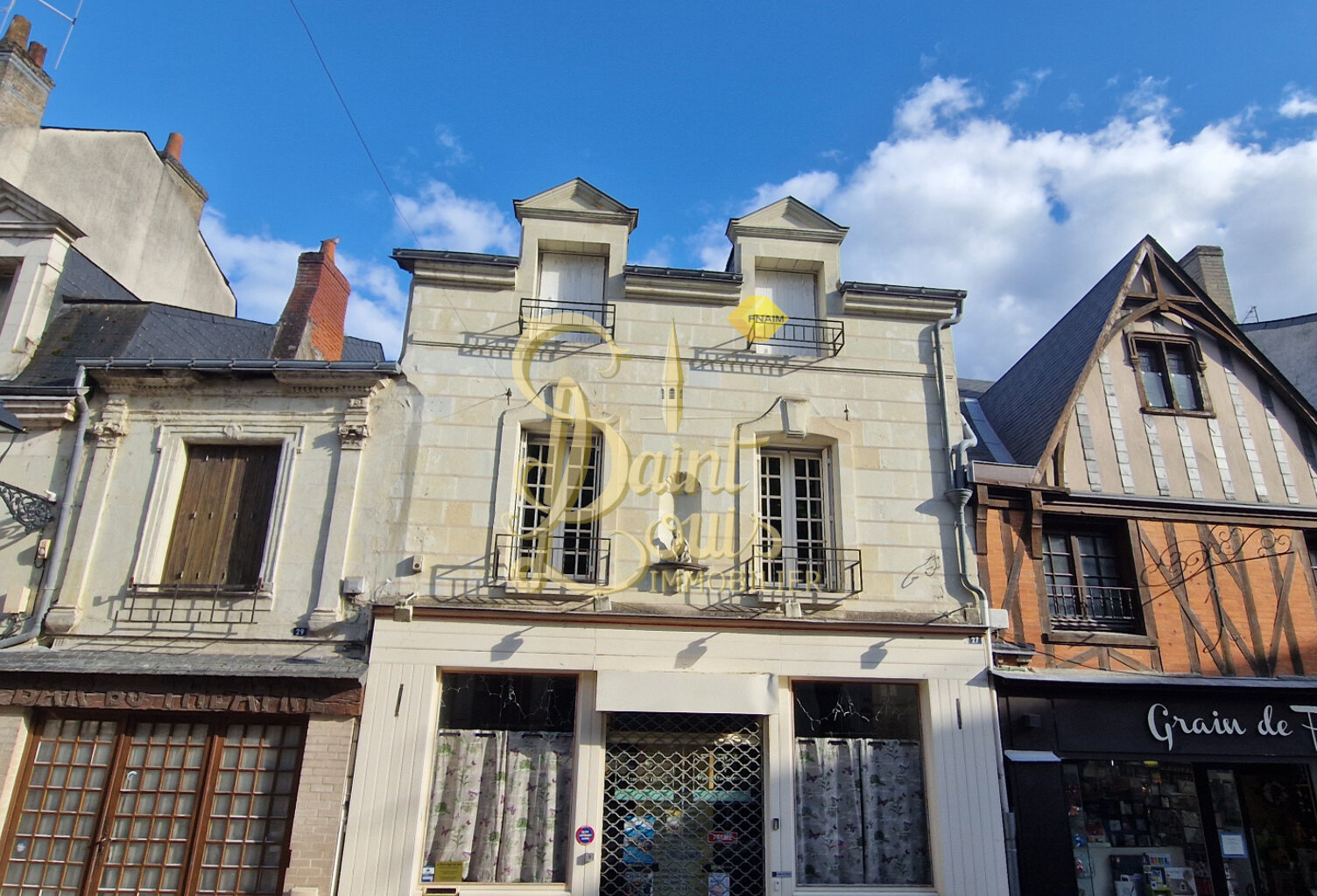 PETIT IMMEUBLE AVEC BOUTIQUE ET APPARTEMENT EN TRIPLEX — photo 1