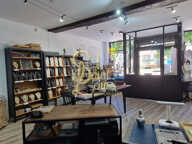 PETIT IMMEUBLE AVEC BOUTIQUE ET APPARTEMENT EN TRIPLEX — photo 3