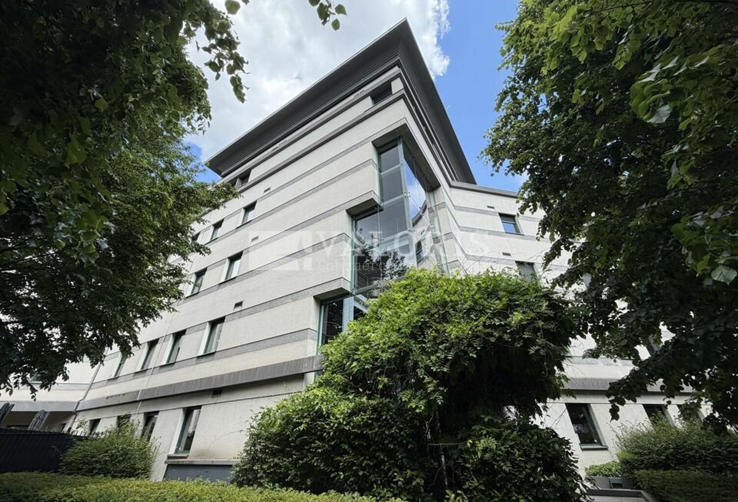 BUREAUX à LOUER — photo 1