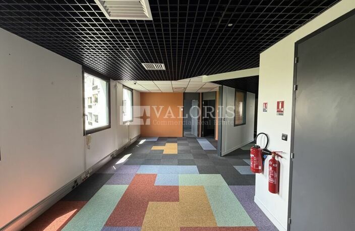 BUREAUX à LOUER — photo 4