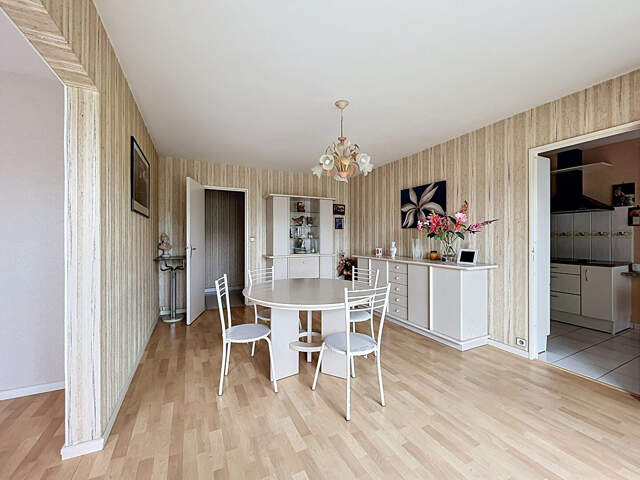 Appartement Saint Herblain : Quartier La Bernardière, traversant, 3 chambres + potentiel 4e. loggia, parking, cave — photo du bien