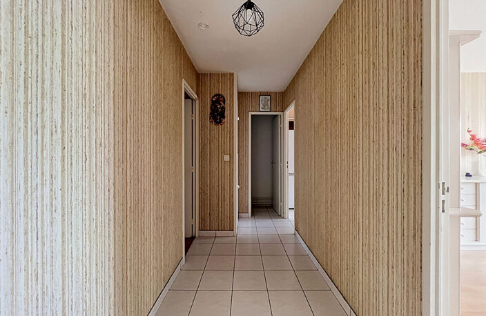 Appartement Saint Herblain : Quartier La Bernardière, traversant, 3 chambres + potentiel 4e. loggia, parking, cave — photo 5