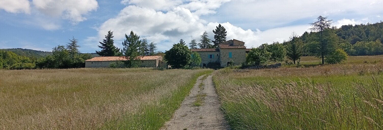 Maison 5 Pièces 280 m² à vendre à Montauban-sur-l'Ouvèze (26170)
