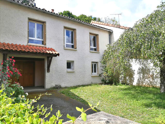 SAINT-BENOIT - MAISON T 5 — photo du bien
