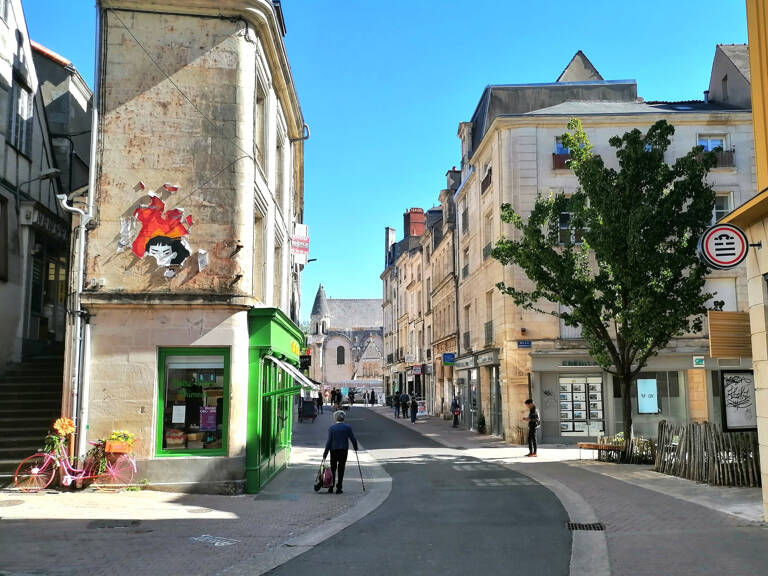 CENTRE VILLE DE POITIERS - MURS COMMERCIAUX — photo 1