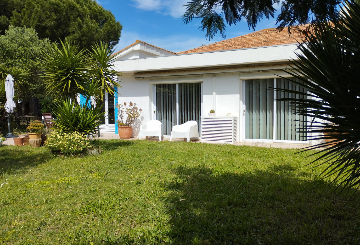 VILLA PLAIN PIED QUATRE CHAMBRES PLAGES A PIED PLEINE PROPRIETE — photo 1