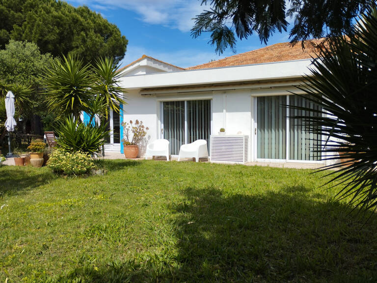 VILLA PLAIN PIED QUATRE CHAMBRES PLAGES A PIED PLEINE PROPRIETE — photo 1