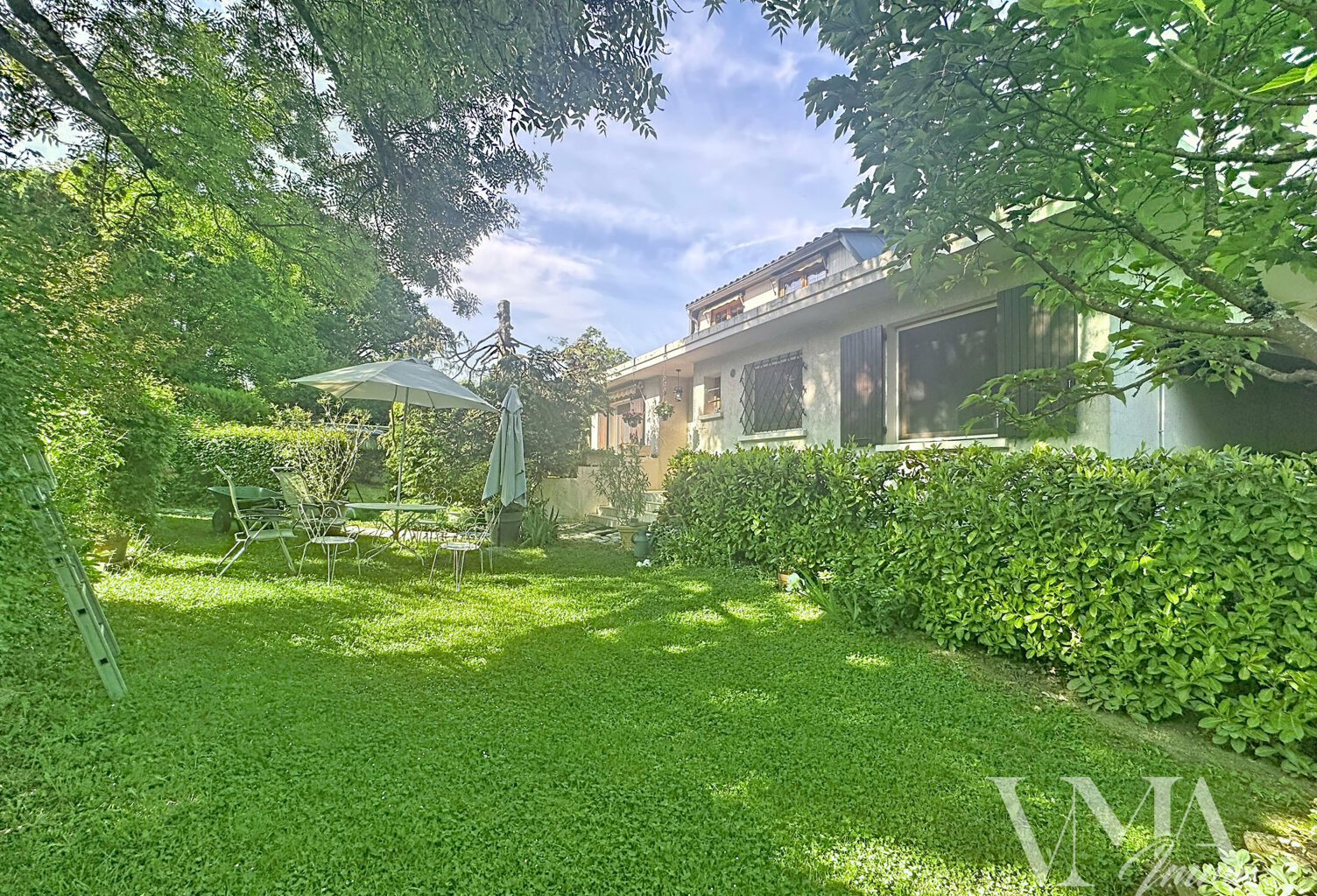 Sur les hauteurs de Lissieu, maison sur grande parcelle. — photo 1
