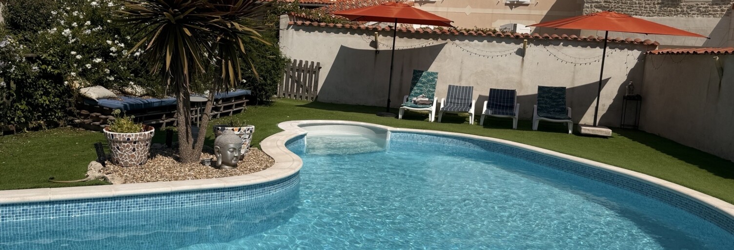 Maison 5 Pièces 164 m² à vendre à Bernay-Saint-Martin (17330)