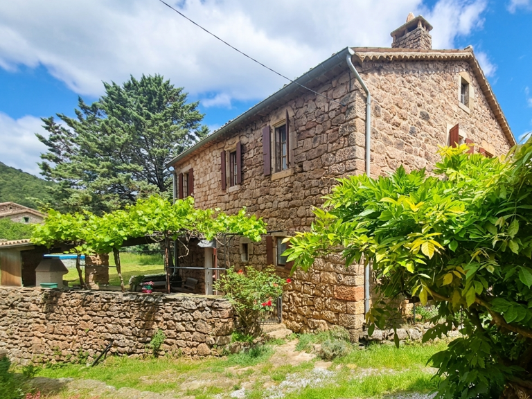 Maison en pierre avec terrain — photo 1