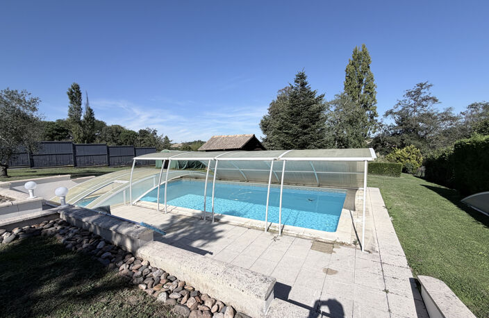 Maison de plain pied avec piscine et parc — photo 2