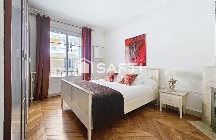 Charme de l'ancien (parquet, moulures, cheminée) — photo 5