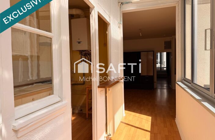 Appartement plein centre ville , rue piétonne , proximité de la place Gordaine. — photo 3