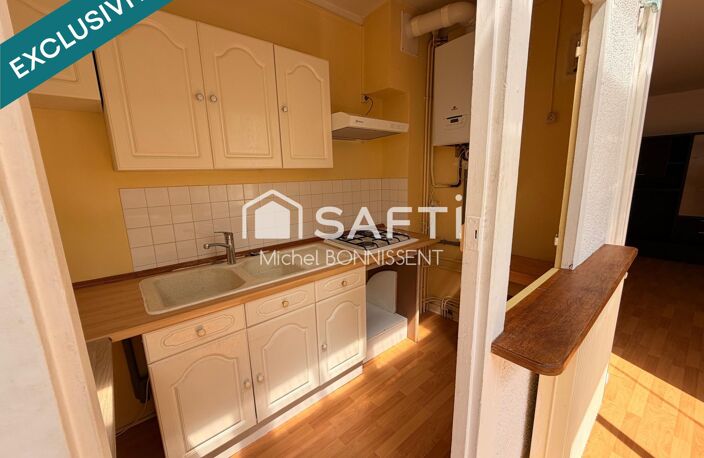 Appartement plein centre ville , rue piétonne , proximité de la place Gordaine. — photo 4