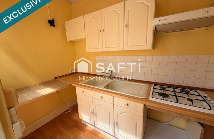 Appartement plein centre ville , rue piétonne , proximité de la place Gordaine. — photo 5