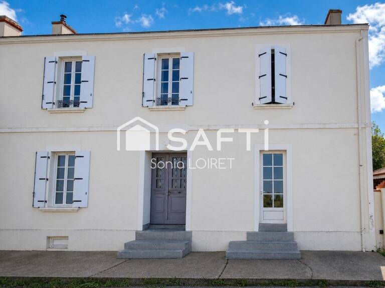 Maison de Maître en pierre en plein centre ville à Talmont-Saint-Hilaire — photo 1
