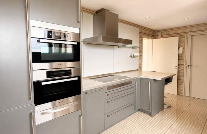 Appartement 183 m² AU 8ème et DERNIER ÉTAGE - VUE PANORAMIQUE RENNES — photo 3