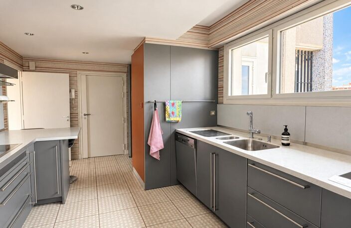Appartement 183 m² AU 8ème et DERNIER ÉTAGE - VUE PANORAMIQUE RENNES — photo 4