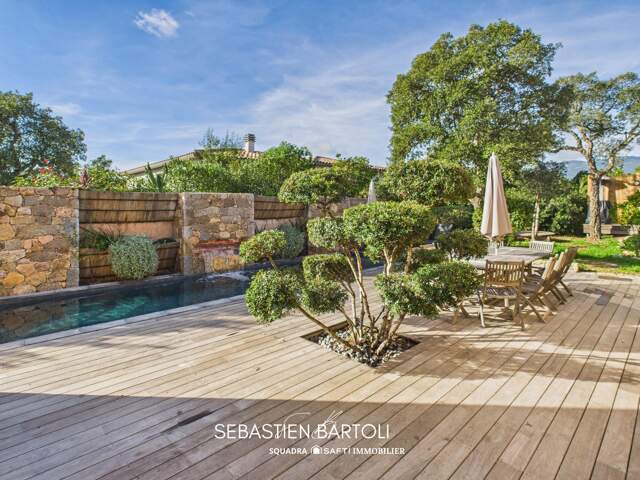 Villa de standing t4 de 140m² avec piscine et double garage — photo du bien