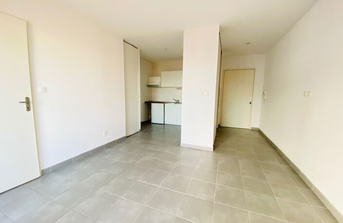 Appartement de type T2 avec balcon et parking dans résidence — photo 3