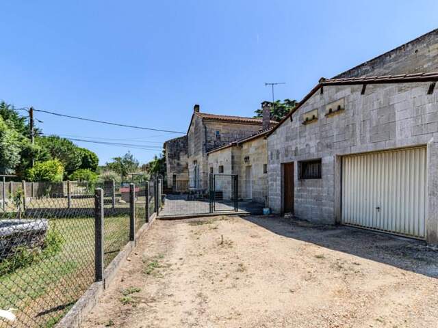 Maison en pierre de 5 pièces principales — photo du bien