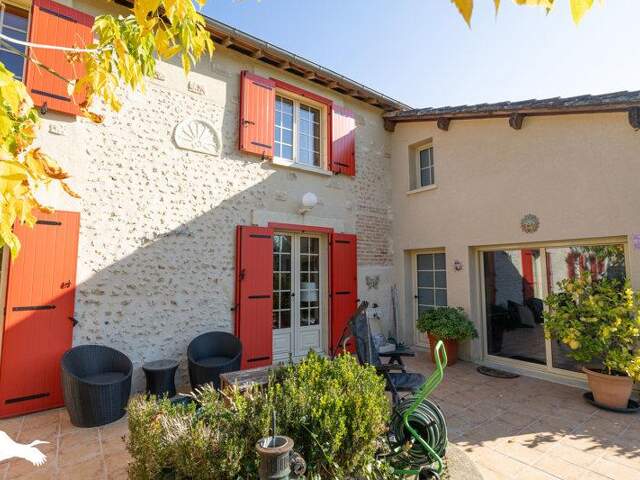 Maison en pierre de 6 pièces principales — photo du bien
