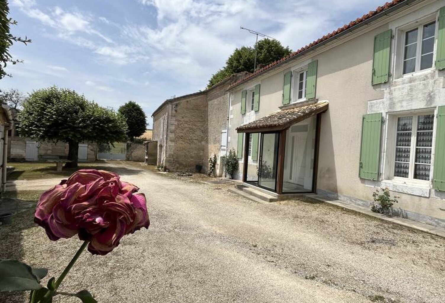 Maison en pierre de 3 pièces principales — photo 1