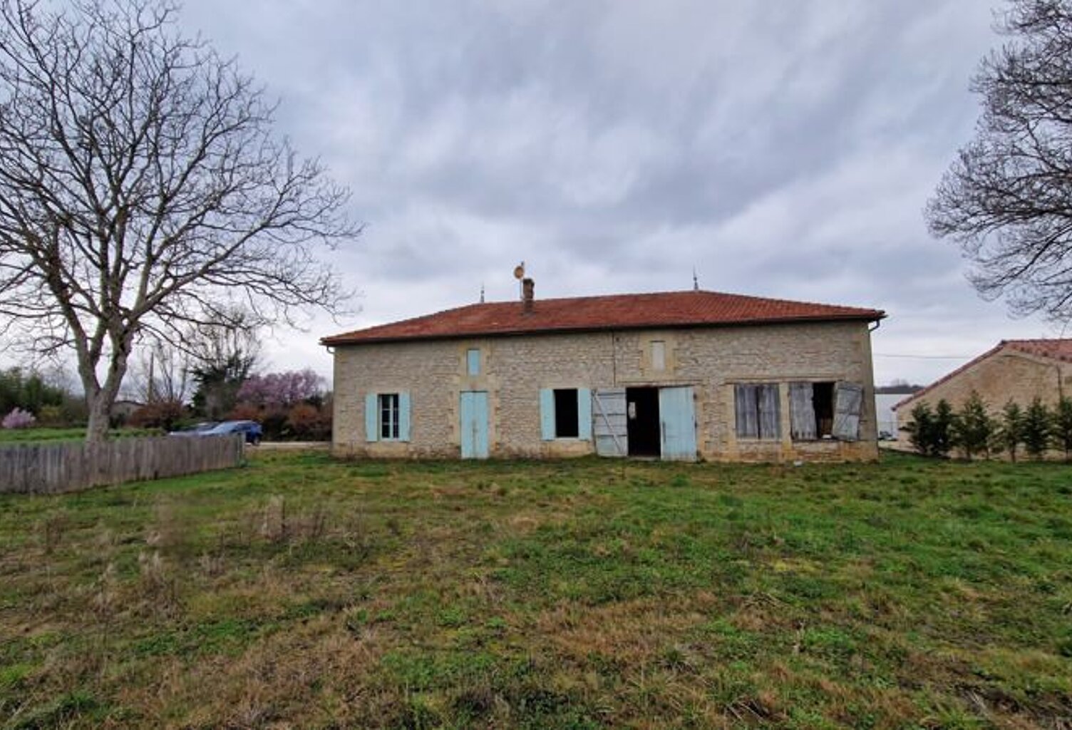 Maison en pierre de 10 pièces principales — photo 1