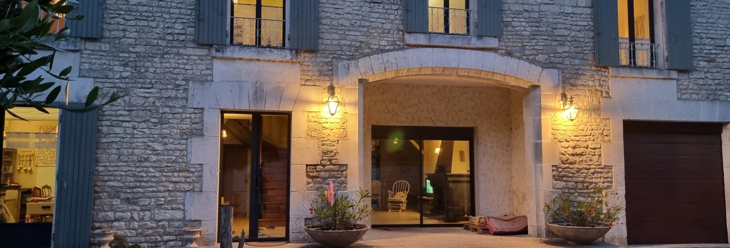 Maison 8 Pièces 270 m² à vendre à Jarnac (16200)