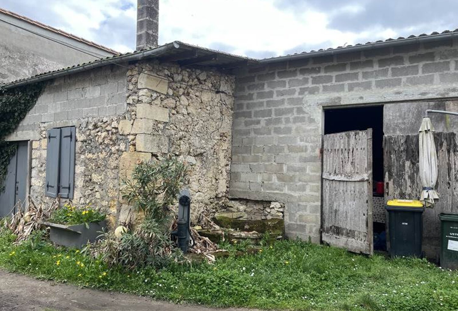 Maison en pierre de 3 pièces principales — photo 1