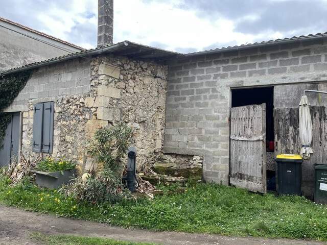 Maison en pierre de 3 pièces principales — photo du bien