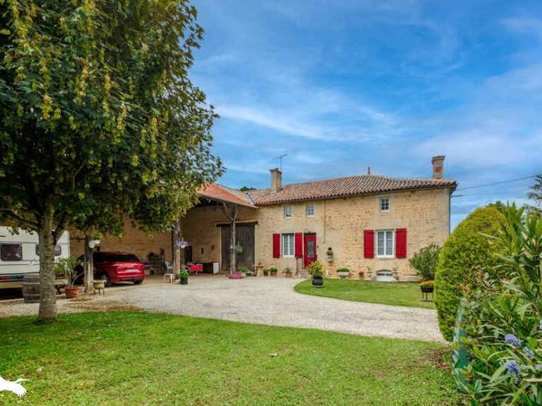 Maison en pierre de 6 pièces principales — photo 1