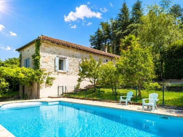 Maison en pierre de 6 pièces principales — photo du bien
