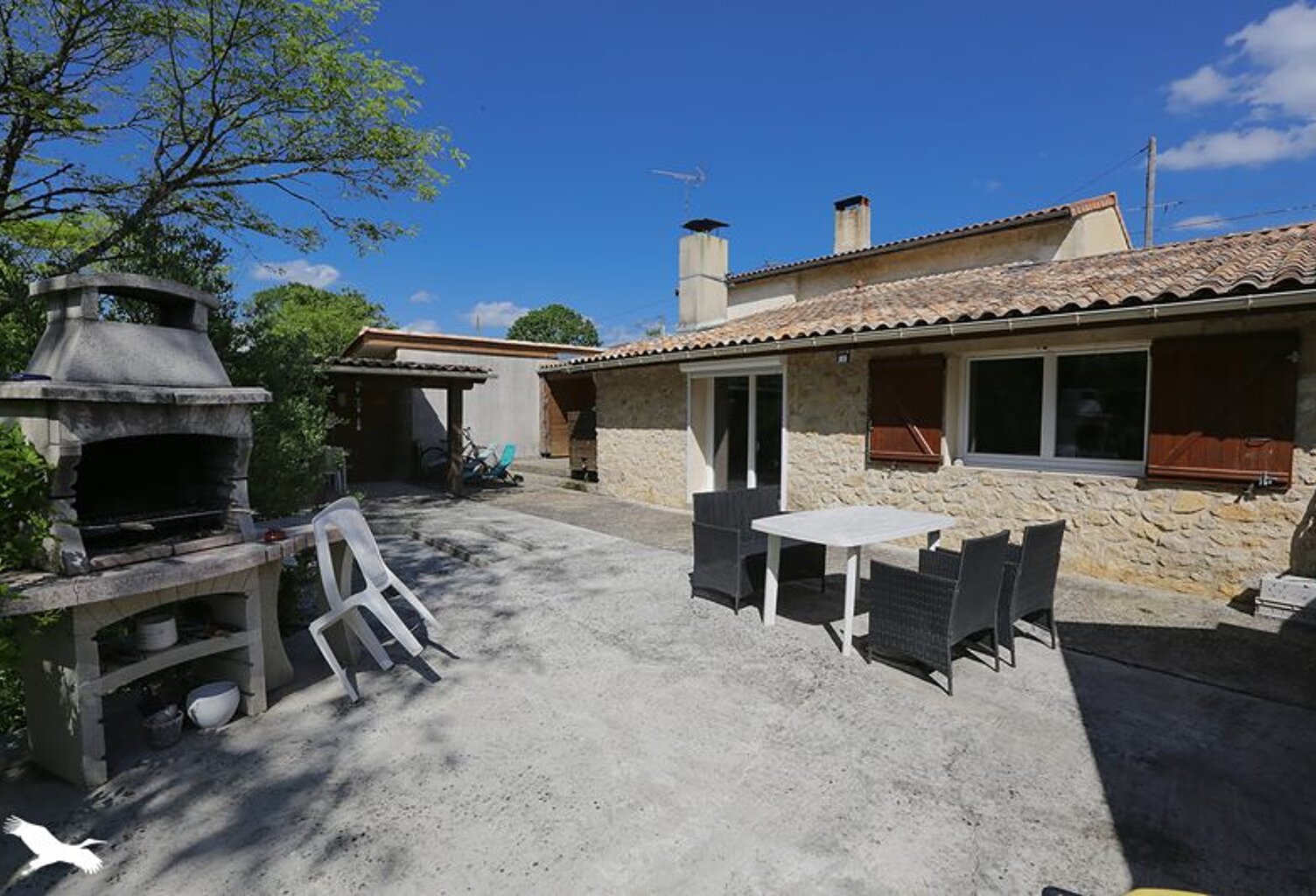 Maison en pierre de 4 pièces principales — photo 1