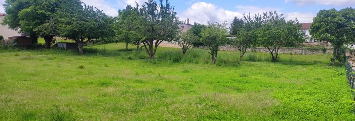 Terrain  2148 m² à vendre à Saint-Martin-de-Saint-Maixent (79400)