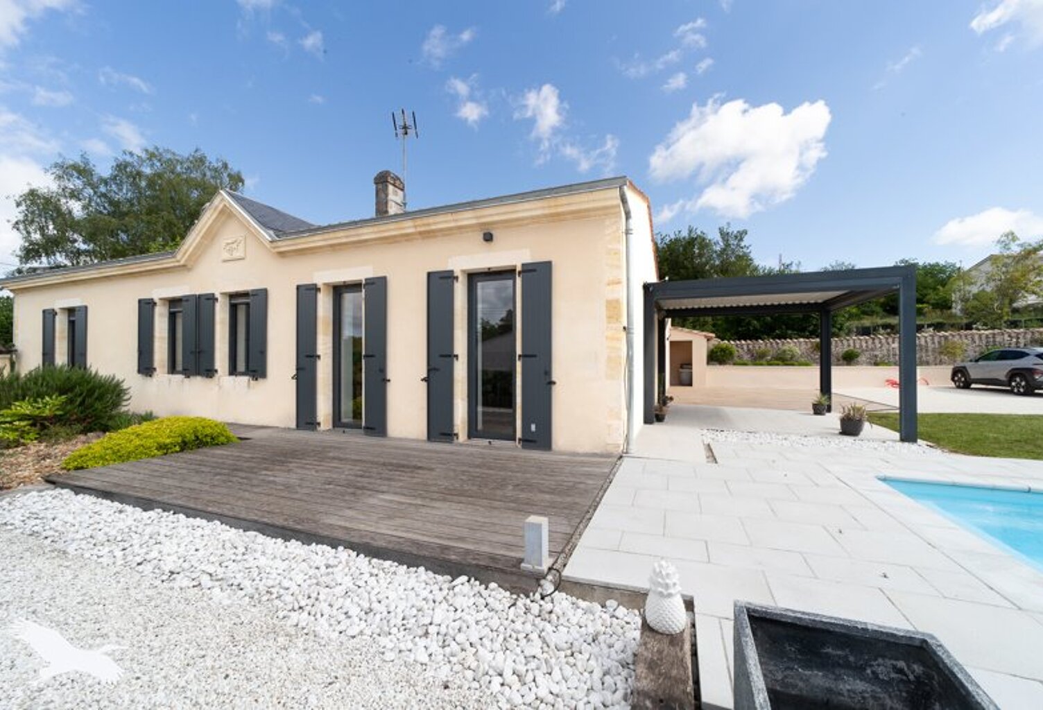 Maison en pierre de 4 pièces principales — photo 1
